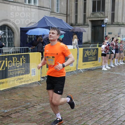 13.09.2026 - Kiel Lauf Yannick Fuchs http://msf.ph/oto/10433251 13.09.2026 11:42:20 Ziel 2430, 3629, 5774, 6895, 7247, 2430, 3629, 5774, 6895, 7247 meine-sportfotos.de