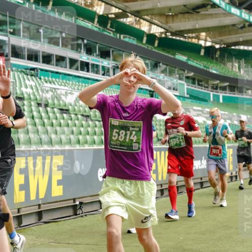 13.09.2026 - 21. swb-Marathon Bremen Michael Burmester http://msf.ph/oto/10433270 13.09.2026 13:04:54 Laufen im Stadion 178, 209, 210, 244, 323, 394, 488, 534, 536, 565, 647, 725, 881, 891, 900, 1073, 1239, 1243, 1307, 1308, 1343, 1373, 1380, 1456, 1479, 1627, 1649, 1653, 1656, 1687, 1771, 1780, 1914, 1932, 1941, 2023, 2089, 2126, 2223, 2241, 2265, 2301, 2369, 2430, 2434, 2452, 2602, 2723, 2742, 2764, 2851, 2867, 2872, 2891, 2910, 2919, 2957, 2959, 2977, 2985, 3028, 3030, 3217, 3278, 3320, 3343, 3402, 3419, 3425, 3444, 3454, 3485, 3521, 3579, 3618, 3796, 3909, 242 meine-sportfotos.de