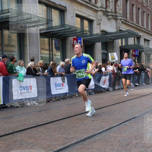 13.09.2026 - 21. swb-Marathon Bremen Strokosch-Dieckow http://msf.ph/oto/10433275 13.09.2026 13:12:40 Ziel 313, 868, 1207, 1513, 2350, 2442, 2498, 2559, 2801, 2858, 3625, 3988, 4605, 5379, 5965, 6349, 7874, 8029, 8291, 8419, 8798, 9092, 9217, 13140, 899, 1517, 2362, 2480, 3054, 3988, 4560, 4879, 5416, 6796, 7328, 8981, 9775, 9803, 13106 meine-sportfotos.de