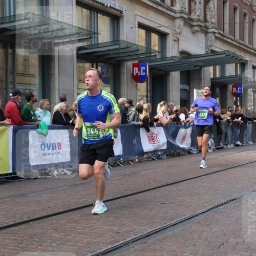 13.09.2026 - 21. swb-Marathon Bremen Strokosch-Dieckow http://msf.ph/oto/10433285 13.09.2026 13:12:41 Ziel 313, 868, 987, 1207, 1513, 2350, 2442, 2498, 2559, 2801, 2858, 3625, 4605, 5379, 5965, 6349, 7874, 8029, 8291, 8419, 8798, 9092, 9217, 13140, 899, 1517, 2362, 2480, 3054, 3988, 4560, 4879, 5416, 6796, 7328, 8029, 8981, 9775, 9803, 13106 meine-sportfotos.de