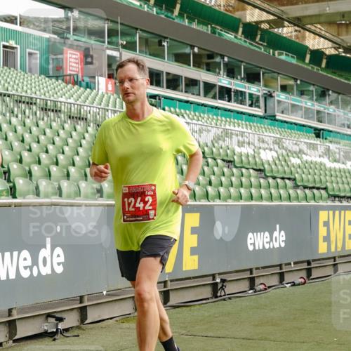 13.09.2026 - 21. swb-Marathon Bremen Michael Burmester http://msf.ph/oto/10433289 13.09.2026 13:30:18 Laufen im Stadion 122, 171, 224, 297, 405, 422, 476, 639, 685, 729, 754, 767, 806, 986, 1114, 1217, 1242, 1270, 1384, 1529, 1615, 1633, 1634, 1810, 1811, 1886, 1983, 2216, 2238, 2242, 2249, 2263, 2326, 2368, 2372, 2436, 2449, 2546, 2615, 2629, 2637, 2643, 2719, 2738, 2740, 2830, 2862, 2869, 2871, 2877, 2918, 2924, 2991, 2994, 3020, 3053, 3101, 3129, 3227, 3238, 3274, 3286, 3321, 3361, 3401, 3563, 3594, 3605, 3678, 3755, 3758, 3873, 3876, 3898, 3929, 3953, 3965, 3971, 4011, 4056 meine-sportfotos.de