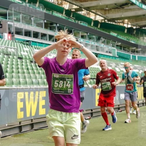 13.09.2026 - 21. swb-Marathon Bremen Michael Burmester http://msf.ph/oto/10433299 13.09.2026 13:04:54 Laufen im Stadion 178, 209, 210, 244, 323, 394, 488, 534, 536, 565, 647, 725, 881, 891, 900, 1073, 1239, 1243, 1307, 1308, 1343, 1373, 1380, 1456, 1479, 1627, 1649, 1653, 1656, 1687, 1771, 1780, 1914, 1932, 1941, 2023, 2089, 2126, 2223, 2241, 2265, 2301, 2369, 2430, 2434, 2452, 2602, 2723, 2742, 2764, 2851, 2867, 2872, 2891, 2910, 2919, 2957, 2959, 2977, 2985, 3028, 3030, 3217, 3278, 3320, 3343, 3402, 3419, 3425, 3444, 3454, 3485, 3521, 3579, 3618, 3796, 3909, 242 meine-sportfotos.de