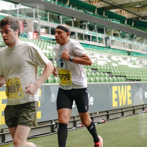 13.09.2026 - 21. swb-Marathon Bremen Michael Burmester http://msf.ph/oto/10433361 13.09.2026 10:24:30 Laufen im Stadion 10235, 10328, 10336, 10337, 10341, 10358, 10456, 10520, 10592, 10593, 10618, 10632, 10775, 10782, 10816, 10861, 10972, 11042, 11143, 11198, 11201, 11265, 11373, 11375, 11426, 11442, 11468, 11527, 11607, 11615, 11628, 11630, 11632, 11704, 11713, 11721, 11758, 11779, 11826, 11895, 11903, 11948, 12053, 12144, 12246, 12281, 12339, 12404, 12406, 12426, 12442, 12468, 12469, 12477, 12525, 13520, 13556, 13563, 13566, 13580, 13585, 13586, 13642 meine-sportfotos.de