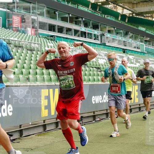 13.09.2026 - 21. swb-Marathon Bremen Michael Burmester http://msf.ph/oto/10433379 13.09.2026 13:04:55 Laufen im Stadion 178, 209, 210, 244, 323, 394, 488, 534, 536, 565, 647, 725, 881, 891, 900, 1073, 1239, 1243, 1307, 1308, 1343, 1373, 1380, 1456, 1479, 1627, 1649, 1653, 1656, 1687, 1771, 1780, 1914, 1932, 1941, 2023, 2089, 2126, 2223, 2241, 2265, 2301, 2369, 2430, 2452, 2602, 2723, 2742, 2764, 2851, 2867, 2872, 2891, 2910, 2919, 2957, 2959, 2977, 2985, 3028, 3030, 3217, 3278, 3320, 3343, 3402, 3419, 3425, 3444, 3454, 3485, 3521, 3579, 3618, 3796, 3909, 242 meine-sportfotos.de