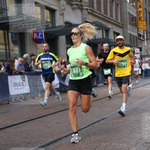 13.09.2026 - 21. swb-Marathon Bremen Strokosch-Dieckow http://msf.ph/oto/10433393 13.09.2026 13:12:45 Ziel 313, 621, 868, 987, 1207, 1513, 2350, 2442, 2498, 2559, 2801, 2858, 3625, 4582, 5345, 5379, 5769, 5965, 6349, 7874, 8291, 8419, 8464, 8798, 9092, 9217, 13140, 899, 1517, 2350, 2362, 2480, 3054, 3988, 4560, 4605, 4879, 5416, 6796, 8029, 9775, 9803, 13106 meine-sportfotos.de