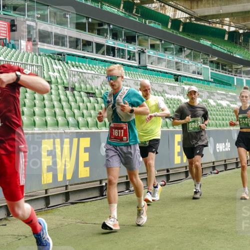 13.09.2026 - 21. swb-Marathon Bremen Michael Burmester http://msf.ph/oto/10433394 13.09.2026 13:04:56 Laufen im Stadion 178, 209, 210, 244, 323, 394, 488, 534, 536, 565, 647, 725, 881, 891, 900, 1073, 1239, 1243, 1307, 1308, 1343, 1373, 1380, 1456, 1479, 1627, 1649, 1653, 1656, 1687, 1771, 1780, 1914, 1932, 1941, 2023, 2089, 2126, 2223, 2241, 2265, 2301, 2369, 2430, 2452, 2602, 2723, 2742, 2764, 2851, 2867, 2872, 2891, 2910, 2919, 2957, 2959, 2977, 2985, 3028, 3030, 3217, 3278, 3320, 3343, 3402, 3419, 3425, 3444, 3454, 3485, 3521, 3579, 3618, 3796, 3909, 242 meine-sportfotos.de