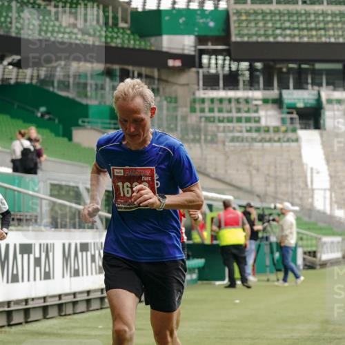 13.09.2026 - 21. swb-Marathon Bremen Michael Burmester http://msf.ph/oto/10433406 13.09.2026 12:32:39 Laufen im Stadion 417, 482, 573, 668, 943, 1020, 1126, 1507, 1606, 1629, 2100, 4474, 6507, 7741, 8044, 314, 358, 520, 547, 553, 574, 649, 719, 858, 934, 959, 1253, 1256, 1391, 1428, 1525, 1783 meine-sportfotos.de