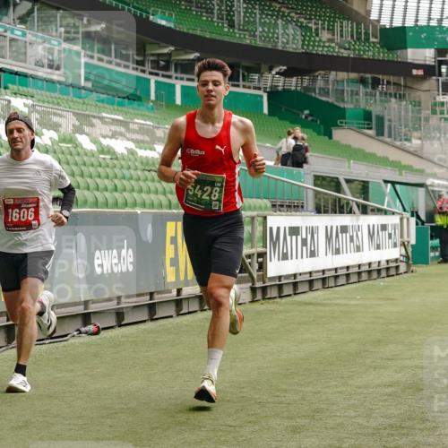 13.09.2026 - 21. swb-Marathon Bremen Michael Burmester http://msf.ph/oto/10433413 13.09.2026 12:32:42 Laufen im Stadion 417, 482, 573, 668, 943, 1020, 1126, 1507, 1606, 1629, 2100, 6507, 7741, 8044, 314, 358, 520, 547, 574, 649, 719, 858, 934, 959, 1253, 1391, 1428, 1525, 1783 meine-sportfotos.de