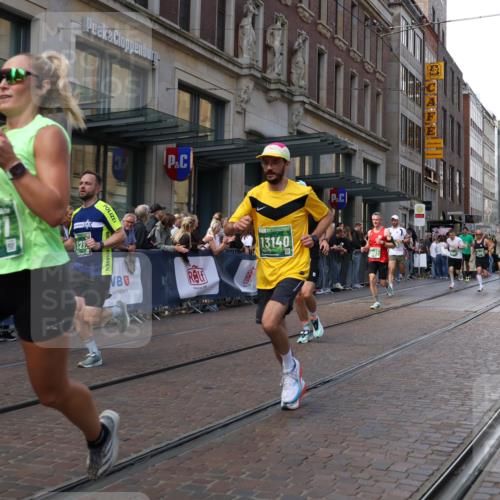 13.09.2026 - 21. swb-Marathon Bremen Strokosch-Dieckow http://msf.ph/oto/10433416 13.09.2026 13:12:45 Ziel 313, 621, 868, 987, 1207, 1513, 2350, 2442, 2498, 2559, 2801, 2858, 3625, 4582, 5345, 5379, 5769, 5965, 6349, 7874, 8291, 8419, 8464, 8798, 9092, 9217, 13140, 899, 1517, 2350, 2362, 2480, 3054, 3988, 4560, 4605, 4879, 5416, 6796, 8029, 9775, 9803, 13106 meine-sportfotos.de