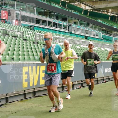 13.09.2026 - 21. swb-Marathon Bremen Michael Burmester http://msf.ph/oto/10433425 13.09.2026 13:04:56 Laufen im Stadion 178, 209, 210, 244, 323, 394, 488, 534, 536, 565, 647, 725, 881, 891, 900, 1073, 1239, 1243, 1307, 1308, 1343, 1373, 1380, 1456, 1479, 1627, 1649, 1653, 1656, 1687, 1771, 1780, 1914, 1932, 1941, 2023, 2089, 2126, 2223, 2241, 2265, 2301, 2369, 2430, 2452, 2602, 2723, 2742, 2764, 2851, 2867, 2872, 2891, 2910, 2919, 2957, 2959, 2977, 2985, 3028, 3030, 3217, 3278, 3320, 3343, 3402, 3419, 3425, 3444, 3454, 3485, 3521, 3579, 3618, 3796, 3909, 242 meine-sportfotos.de