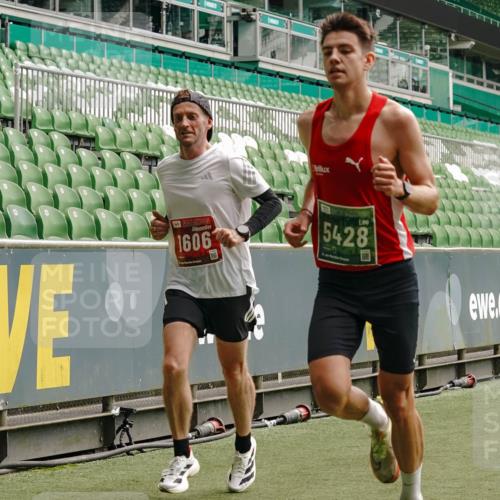 13.09.2026 - 21. swb-Marathon Bremen Michael Burmester http://msf.ph/oto/10433434 13.09.2026 12:32:42 Laufen im Stadion 417, 482, 573, 668, 943, 1020, 1126, 1507, 1606, 1629, 2100, 6507, 7741, 8044, 314, 358, 520, 547, 574, 649, 719, 858, 934, 959, 1253, 1391, 1428, 1525, 1783 meine-sportfotos.de