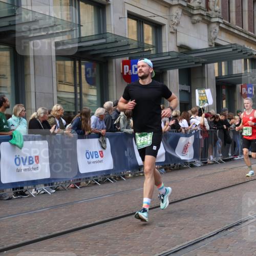 13.09.2026 - 21. swb-Marathon Bremen Strokosch-Dieckow http://msf.ph/oto/10433442 13.09.2026 13:12:46 Ziel 280, 313, 621, 868, 987, 1207, 1513, 2442, 2498, 2559, 2801, 2858, 3566, 3625, 4582, 5345, 5379, 5769, 5965, 6349, 7874, 8291, 8419, 8464, 8798, 9092, 9217, 13140, 1517, 2350, 2362, 2480, 3054, 3988, 4560, 4605, 4879, 5416, 6796, 8029, 9775, 9803, 13106 meine-sportfotos.de