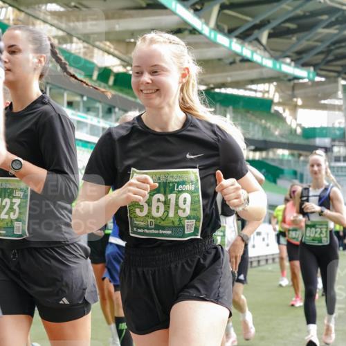 13.09.2026 - 21. swb-Marathon Bremen Michael Burmester http://msf.ph/oto/10433500 13.09.2026 13:30:31 Laufen im Stadion 122, 171, 224, 297, 405, 422, 476, 639, 754, 767, 806, 840, 1114, 1217, 1242, 1270, 1314, 1529, 1615, 1633, 1634, 1775, 1810, 1811, 1886, 1983, 2216, 2238, 2242, 2249, 2263, 2326, 2368, 2372, 2436, 2449, 2546, 2615, 2629, 2637, 2643, 2677, 2719, 2738, 2740, 2830, 2869, 2871, 2877, 2918, 2952, 2994, 3020, 3053, 3094, 3101, 3129, 3227, 3274, 3286, 3361, 3401, 3563, 3605, 3723, 3758, 3873, 3876, 3898, 3929, 3965, 3971, 4011, 4056 meine-sportfotos.de