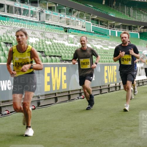 13.09.2026 - 21. swb-Marathon Bremen Michael Burmester http://msf.ph/oto/10433619 13.09.2026 10:24:37 Laufen im Stadion 10143, 10235, 10328, 10336, 10337, 10341, 10358, 10456, 10520, 10592, 10593, 10618, 10632, 10775, 10782, 10816, 10861, 10972, 10988, 11042, 11143, 11201, 11265, 11373, 11375, 11426, 11442, 11468, 11527, 11607, 11615, 11628, 11630, 11632, 11704, 11713, 11758, 11779, 11826, 11895, 11903, 11948, 12053, 12144, 12246, 12281, 12339, 12404, 12406, 12426, 12442, 12468, 12469, 12477, 12525, 13520, 13563, 13566, 13580, 13585, 13586 meine-sportfotos.de