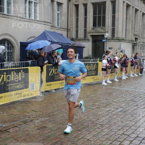 13.09.2026 - Kiel Lauf Yannick Fuchs http://msf.ph/oto/10433649 13.09.2026 11:43:05 Ziel 9569 meine-sportfotos.de
