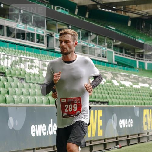 13.09.2026 - 21. swb-Marathon Bremen Michael Burmester http://msf.ph/oto/10433705 13.09.2026 12:34:04 Laufen im Stadion 250, 272, 299, 525, 919, 1089, 1212, 1606, 2072, 5428, 7741, 314, 573, 1168, 1214, 1357, 1453, 1639, 4474, 5212, 6485, 6507, 8285 meine-sportfotos.de
