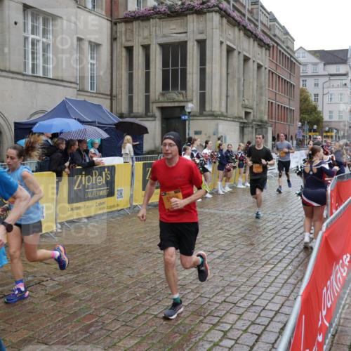 13.09.2026 - Kiel Lauf Yannick Fuchs http://msf.ph/oto/10433765 13.09.2026 11:43:19 Ziel 9569 meine-sportfotos.de