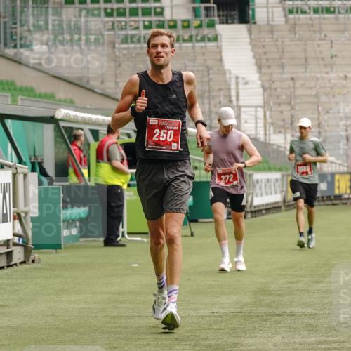 13.09.2026 - 21. swb-Marathon Bremen Michael Burmester http://msf.ph/oto/10433775 13.09.2026 12:34:22 Laufen im Stadion 250, 272, 299, 525, 919, 1089, 1212, 2072, 5428, 7741, 417, 573, 1168, 1214, 1357, 1453, 1639, 4474, 5212, 6485, 6507, 8285 meine-sportfotos.de