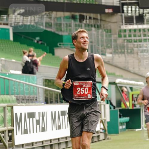13.09.2026 - 21. swb-Marathon Bremen Michael Burmester http://msf.ph/oto/10433797 13.09.2026 12:34:25 Laufen im Stadion 250, 272, 299, 525, 919, 1089, 1212, 2072, 5428, 7741, 417, 573, 1168, 1214, 1357, 1453, 1639, 4474, 5212, 6485, 6507, 8044, 8285 meine-sportfotos.de