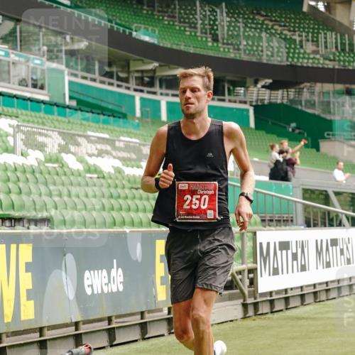 13.09.2026 - 21. swb-Marathon Bremen Michael Burmester http://msf.ph/oto/10433807 13.09.2026 12:34:26 Laufen im Stadion 250, 272, 299, 525, 919, 1089, 1212, 2072, 5428, 7741, 417, 573, 1168, 1214, 1357, 1453, 1639, 4474, 5212, 6485, 6507, 8044, 8285 meine-sportfotos.de