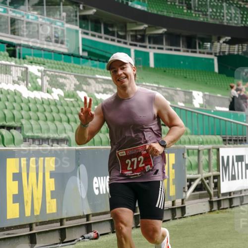 13.09.2026 - 21. swb-Marathon Bremen Michael Burmester http://msf.ph/oto/10433854 13.09.2026 12:34:30 Laufen im Stadion 250, 272, 299, 525, 919, 1089, 1212, 2072, 5428, 7741, 417, 573, 1168, 1214, 1357, 1453, 1639, 4474, 5212, 6485, 6507, 8044, 8285 meine-sportfotos.de