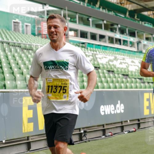13.09.2026 - 21. swb-Marathon Bremen Michael Burmester http://msf.ph/oto/10433895 13.09.2026 10:24:41 Laufen im Stadion 10143, 10235, 10312, 10328, 10336, 10337, 10341, 10358, 10456, 10520, 10592, 10593, 10618, 10632, 10775, 10782, 10816, 10861, 10972, 10988, 11042, 11108, 11143, 11201, 11265, 11373, 11375, 11426, 11442, 11468, 11527, 11607, 11615, 11628, 11630, 11632, 11704, 11713, 11758, 11779, 11826, 11895, 11903, 11948, 12053, 12144, 12246, 12281, 12339, 12404, 12406, 12426, 12442, 12468, 12469, 12477, 12525, 13520, 13563, 13566, 13580, 13585, 13586 meine-sportfotos.de