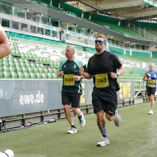 13.09.2026 - 21. swb-Marathon Bremen Michael Burmester http://msf.ph/oto/10433916 13.09.2026 10:24:42 Laufen im Stadion 10143, 10235, 10312, 10328, 10336, 10337, 10341, 10358, 10456, 10520, 10592, 10593, 10618, 10632, 10775, 10782, 10816, 10861, 10972, 10988, 11042, 11108, 11143, 11201, 11265, 11373, 11375, 11426, 11442, 11468, 11527, 11607, 11615, 11628, 11630, 11632, 11704, 11713, 11758, 11779, 11826, 11895, 11903, 11948, 12144, 12246, 12281, 12404, 12406, 12426, 12442, 12468, 12469, 12477, 12525, 13520, 13563, 13566, 13580, 13585, 13586 meine-sportfotos.de