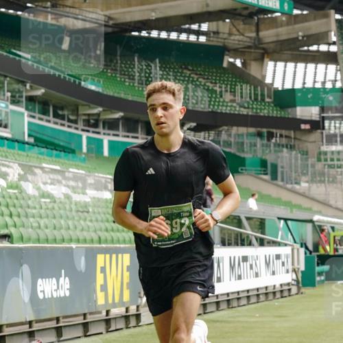 13.09.2026 - 21. swb-Marathon Bremen Michael Burmester http://msf.ph/oto/10433999 13.09.2026 12:34:57 Laufen im Stadion 250, 272, 299, 525, 919, 1089, 1212, 1550, 1875, 2072, 4232, 5428, 417, 482, 573, 668, 943, 1020, 1126, 1357, 1507, 1639, 2100, 4474, 5212, 6485, 6507, 8044, 8285 meine-sportfotos.de