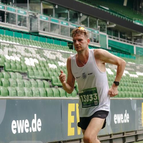 13.09.2026 - 21. swb-Marathon Bremen Michael Burmester http://msf.ph/oto/10434062 13.09.2026 12:35:10 Laufen im Stadion 250, 272, 299, 919, 1089, 1212, 1550, 1875, 2072, 4232, 7692, 417, 482, 573, 668, 943, 1020, 1126, 1357, 1507, 1639, 2100, 4474, 5212, 6485, 6507, 8044, 8285 meine-sportfotos.de