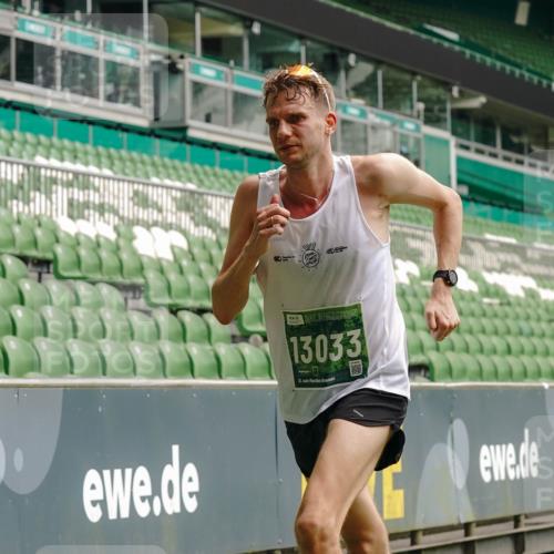 13.09.2026 - 21. swb-Marathon Bremen Michael Burmester http://msf.ph/oto/10434072 13.09.2026 12:35:10 Laufen im Stadion 250, 272, 299, 919, 1089, 1212, 1550, 1875, 2072, 4232, 7692, 417, 482, 573, 668, 943, 1020, 1126, 1357, 1507, 1639, 2100, 4474, 5212, 6485, 6507, 8044, 8285 meine-sportfotos.de