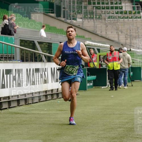 13.09.2026 - 21. swb-Marathon Bremen Michael Burmester http://msf.ph/oto/10434080 13.09.2026 12:35:16 Laufen im Stadion 250, 272, 299, 919, 1089, 1550, 1875, 1993, 4232, 7692, 13033, 417, 482, 573, 668, 943, 1020, 1126, 1357, 1507, 1629, 1639, 2100, 4474, 6507, 8044, 8285 meine-sportfotos.de