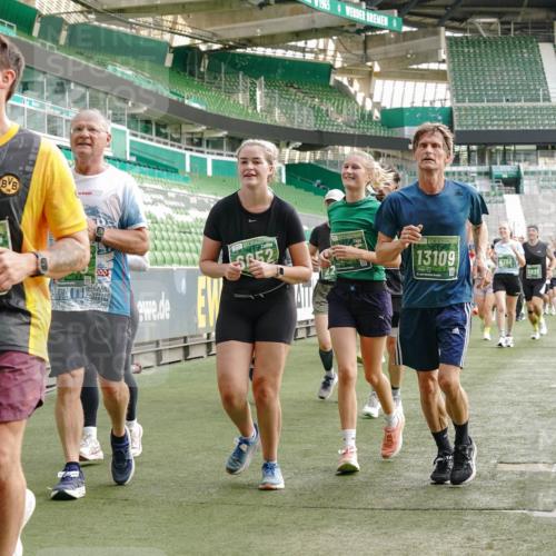13.09.2026 - 21. swb-Marathon Bremen Michael Burmester http://msf.ph/oto/10434090 13.09.2026 13:32:57 Laufen im Stadion 155, 344, 350, 386, 490, 594, 617, 690, 765, 786, 787, 1001, 1051, 1133, 1142, 1292, 1310, 1326, 1377, 1427, 1591, 1592, 1760, 1801, 1869, 1892, 1897, 1904, 1923, 2077, 2132, 2226, 2230, 2231, 2253, 2270, 2274, 2320, 2344, 2374, 2399, 2400, 2456, 2514, 2515, 2523, 2539, 2556, 2616, 2630, 2649, 2718, 2769, 2848, 2945, 2982, 3014, 3140, 3223, 3350, 3379, 3443, 3503, 3572, 3601, 3614, 3644, 3736, 3746, 3797, 3901, 3911, 3944, 3952, 3960 meine-sportfotos.de