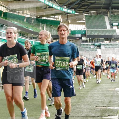 13.09.2026 - 21. swb-Marathon Bremen Michael Burmester http://msf.ph/oto/10434109 13.09.2026 13:32:58 Laufen im Stadion 155, 344, 350, 386, 490, 594, 617, 690, 765, 786, 787, 1001, 1051, 1133, 1142, 1292, 1310, 1326, 1377, 1427, 1591, 1592, 1760, 1801, 1869, 1892, 1897, 1904, 1923, 2077, 2132, 2226, 2230, 2231, 2253, 2270, 2274, 2320, 2344, 2374, 2399, 2400, 2456, 2514, 2515, 2523, 2539, 2556, 2616, 2630, 2649, 2718, 2769, 2787, 2848, 2945, 2982, 3014, 3140, 3223, 3350, 3379, 3443, 3503, 3572, 3601, 3614, 3644, 3736, 3746, 3797, 3901, 3911, 3944, 3952, 3960 meine-sportfotos.de