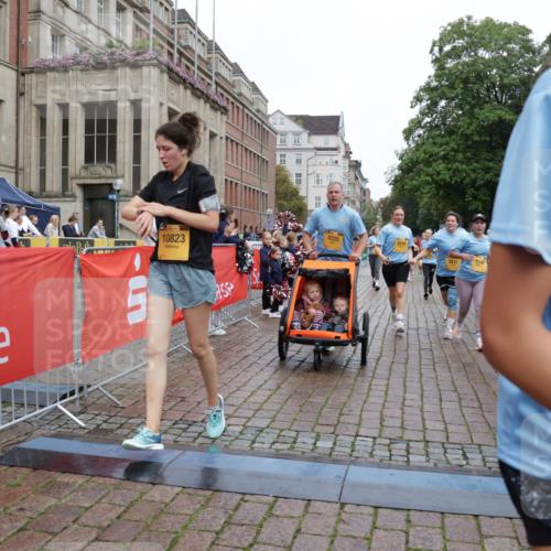 13.09.2026 - Kiel Lauf Yannick Fuchs http://msf.ph/oto/10434141 13.09.2026 09:47:54 Ziel 122, 218, 390, 1743, 2241, 2755, 3735, 3812, 4103, 4225, 4288, 4365, 4460, 5215, 6078, 6809, 6942, 7258, 8096, 10823, 11396, 11654, 12007, 12099, 12167, 12393, 466, 544, 591, 1324, 2870, 3192, 3373, 3629, 4011, 4400, 4479, 4480, 4952, 5517, 6072, 6575, 6639, 6696, 7767, 8231, 8503, 8540, 8777, 8833, 9528, 9634, 9697, 9936, 10789, 366, 872, 1227, 1713, 2970, 4219, 4467, 4710, 6242, 7070, 7481, 8080, 9694, 9755, 1235, 2587, 5167, 8524, 10076, 10555 meine-sportfotos.de