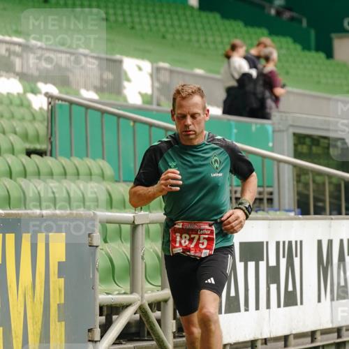 13.09.2026 - 21. swb-Marathon Bremen Michael Burmester http://msf.ph/oto/10434157 13.09.2026 12:35:37 Laufen im Stadion 250, 272, 365, 850, 1089, 1288, 1550, 1875, 1993, 4232, 7692, 8075, 13033, 417, 482, 573, 668, 943, 1020, 1126, 1507, 1606, 1629, 2100, 4474, 6507, 8044, 8285 meine-sportfotos.de