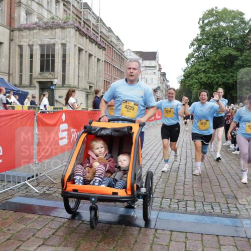 13.09.2026 - Kiel Lauf Yannick Fuchs http://msf.ph/oto/10434165 13.09.2026 09:47:55 Ziel 122, 218, 390, 1743, 2241, 2755, 3735, 3812, 4103, 4225, 4288, 4365, 4460, 4710, 5215, 6078, 6809, 6942, 7258, 8096, 10823, 11396, 11654, 12007, 12099, 12167, 12393, 390, 466, 544, 591, 1324, 2870, 3192, 3373, 3629, 4011, 4400, 4479, 4480, 4952, 5517, 6072, 6575, 6639, 6696, 7767, 8231, 8503, 8540, 8777, 8833, 9528, 9634, 9697, 9936, 10789, 366, 872, 1227, 1713, 2970, 4219, 4467, 6242, 7070, 7247, 7481, 8080, 9694, 9755, 1235, 5167, 8524, 10076, 10555 meine-sportfotos.de
