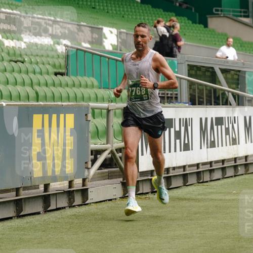 13.09.2026 - 21. swb-Marathon Bremen Michael Burmester http://msf.ph/oto/10434197 13.09.2026 12:35:40 Laufen im Stadion 250, 272, 365, 850, 1089, 1288, 1550, 1875, 1993, 4232, 7692, 8075, 13033, 417, 482, 573, 668, 943, 1020, 1126, 1507, 1606, 1629, 2100, 4474, 6507, 8044, 8285 meine-sportfotos.de