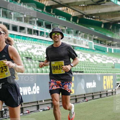 13.09.2026 - 21. swb-Marathon Bremen Michael Burmester http://msf.ph/oto/10434222 13.09.2026 10:24:51 Laufen im Stadion 10143, 10235, 10312, 10328, 10336, 10337, 10341, 10346, 10358, 10456, 10520, 10592, 10593, 10618, 10632, 10775, 10782, 10816, 10861, 10972, 10988, 11020, 11042, 11108, 11143, 11201, 11265, 11312, 11373, 11375, 11426, 11442, 11447, 11468, 11527, 11607, 11615, 11628, 11630, 11632, 11704, 11758, 11779, 11826, 11895, 11903, 11948, 12144, 12246, 12281, 12404, 12406, 12426, 12442, 12468, 12469, 12477, 12525, 13520, 13566, 13580, 13585, 13586 meine-sportfotos.de