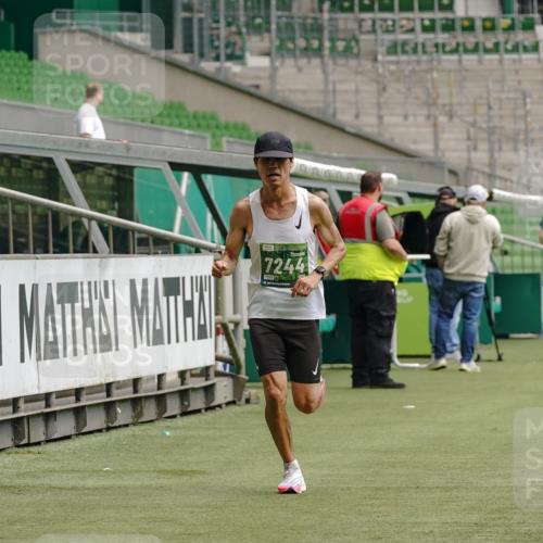 13.09.2026 - 21. swb-Marathon Bremen Michael Burmester http://msf.ph/oto/10434295 13.09.2026 12:36:02 Laufen im Stadion 250, 272, 365, 850, 1288, 1550, 1875, 1993, 4232, 7692, 7768, 8075, 13033, 417, 482, 573, 668, 943, 1020, 1126, 1507, 1606, 1629, 2100, 7741, 8044 meine-sportfotos.de