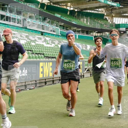 13.09.2026 - 21. swb-Marathon Bremen Michael Burmester http://msf.ph/oto/10434333 13.09.2026 13:05:09 Laufen im Stadion 178, 209, 210, 217, 244, 323, 394, 534, 536, 565, 647, 881, 891, 900, 1073, 1239, 1243, 1307, 1308, 1343, 1373, 1380, 1456, 1479, 1533, 1627, 1649, 1653, 1656, 1687, 1780, 1914, 1932, 1941, 2023, 2076, 2089, 2126, 2241, 2244, 2265, 2301, 2310, 2369, 2430, 2452, 2464, 2602, 2723, 2742, 2764, 2851, 2867, 2872, 2891, 2910, 2919, 2957, 2959, 2985, 3028, 3030, 3115, 3217, 3278, 3320, 3343, 3419, 3425, 3444, 3454, 3485, 3521, 3579, 3796, 3909, 242 meine-sportfotos.de