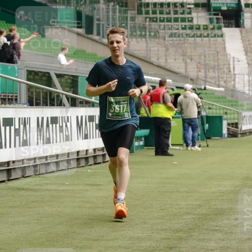 13.09.2026 - 21. swb-Marathon Bremen Michael Burmester http://msf.ph/oto/10434356 13.09.2026 12:36:07 Laufen im Stadion 365, 850, 1288, 1485, 1550, 1875, 1993, 4232, 7692, 7768, 8075, 13033, 417, 482, 668, 943, 1020, 1126, 1507, 1606, 1629, 2100, 7741, 8044 meine-sportfotos.de