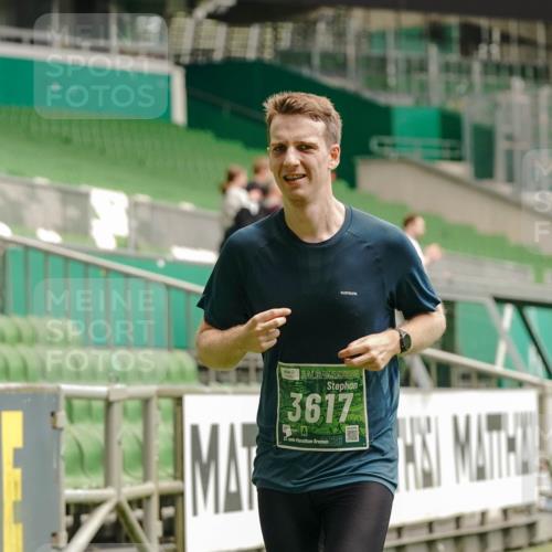 13.09.2026 - 21. swb-Marathon Bremen Michael Burmester http://msf.ph/oto/10434378 13.09.2026 12:36:09 Laufen im Stadion 365, 850, 1288, 1485, 1550, 1875, 1993, 2073, 4232, 7244, 7692, 7768, 8075, 13033, 417, 482, 668, 943, 1020, 1126, 1507, 1606, 1629, 2100, 5428, 7741, 8044 meine-sportfotos.de