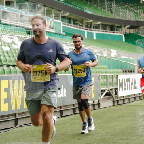 13.09.2026 - 21. swb-Marathon Bremen Michael Burmester http://msf.ph/oto/10434394 13.09.2026 10:24:56 Laufen im Stadion 10143, 10235, 10312, 10328, 10336, 10337, 10341, 10346, 10358, 10456, 10520, 10592, 10593, 10618, 10632, 10742, 10775, 10816, 10861, 10972, 10988, 11020, 11042, 11108, 11143, 11201, 11265, 11312, 11373, 11375, 11426, 11442, 11447, 11468, 11527, 11607, 11615, 11628, 11630, 11632, 11704, 11758, 11779, 11826, 11895, 11903, 11948, 12144, 12246, 12281, 12404, 12406, 12426, 12442, 12468, 12469, 12477, 12525, 13520, 13566, 13580, 13585, 13586 meine-sportfotos.de