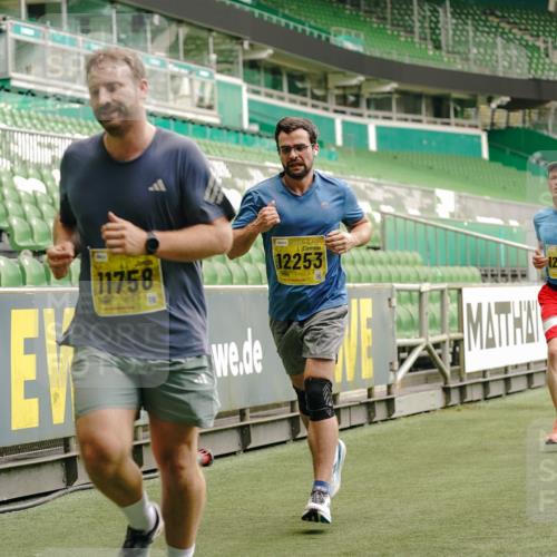 13.09.2026 - 21. swb-Marathon Bremen Michael Burmester http://msf.ph/oto/10434399 13.09.2026 10:24:56 Laufen im Stadion 10143, 10235, 10312, 10328, 10336, 10337, 10341, 10346, 10358, 10456, 10520, 10592, 10593, 10618, 10632, 10742, 10775, 10816, 10861, 10972, 10988, 11020, 11042, 11108, 11143, 11201, 11265, 11312, 11373, 11375, 11426, 11442, 11447, 11468, 11527, 11607, 11615, 11628, 11630, 11632, 11704, 11758, 11779, 11826, 11895, 11903, 11948, 12144, 12246, 12281, 12404, 12406, 12426, 12442, 12468, 12469, 12477, 12525, 13520, 13566, 13580, 13585, 13586 meine-sportfotos.de
