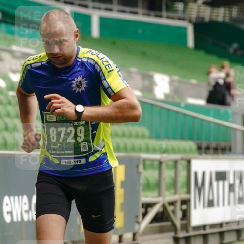 13.09.2026 - 21. swb-Marathon Bremen Michael Burmester http://msf.ph/oto/10434512 13.09.2026 12:36:22 Laufen im Stadion 365, 850, 1288, 1485, 1550, 1583, 1875, 1993, 2073, 3617, 4232, 7244, 7692, 7768, 8075, 8729, 13033, 482, 525, 668, 943, 1020, 1126, 1212, 1507, 1606, 1629, 2100, 5428, 7741, 8044 meine-sportfotos.de