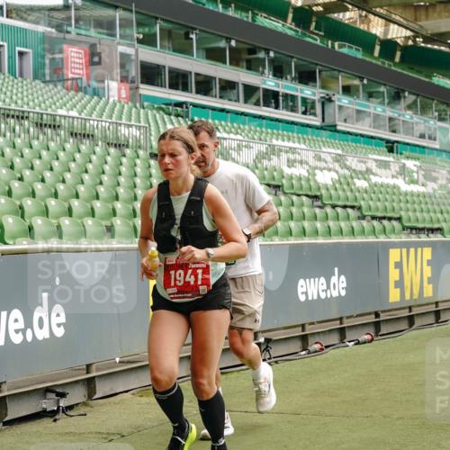 13.09.2026 - 21. swb-Marathon Bremen Michael Burmester http://msf.ph/oto/10434538 13.09.2026 13:05:12 Laufen im Stadion 178, 209, 210, 217, 244, 323, 394, 534, 536, 565, 647, 881, 891, 900, 1073, 1239, 1243, 1274, 1307, 1308, 1343, 1373, 1380, 1456, 1479, 1533, 1581, 1627, 1649, 1653, 1656, 1687, 1780, 1914, 1932, 1941, 2023, 2076, 2089, 2126, 2241, 2244, 2265, 2301, 2310, 2369, 2430, 2452, 2464, 2602, 2723, 2742, 2764, 2851, 2867, 2872, 2891, 2910, 2919, 2957, 2959, 2985, 3028, 3030, 3115, 3217, 3278, 3320, 3343, 3419, 3425, 3444, 3454, 3485, 3521, 3579, 3796, 3909, 242 meine-sportfotos.de