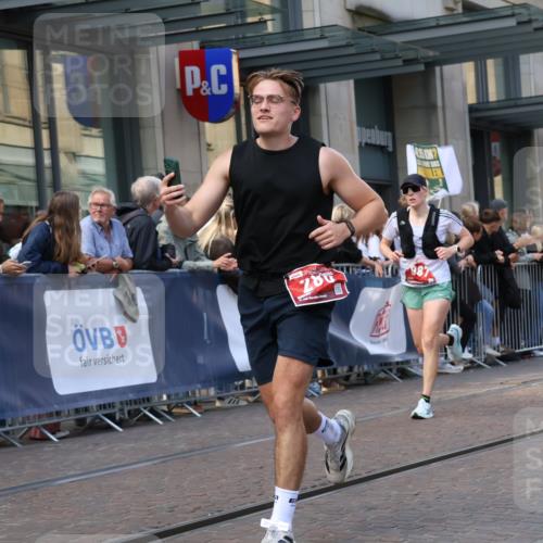 13.09.2026 - 21. swb-Marathon Bremen Strokosch-Dieckow http://msf.ph/oto/10434678 13.09.2026 13:13:25 Ziel 524, 670, 683, 1704, 1707, 1937, 2401, 2422, 2767, 2882, 3236, 3413, 5443, 6451, 7210, 7283, 7493, 7707, 8840, 9442, 9635, 9884, 13099, 280, 313, 621, 779, 987, 1207, 2130, 2360, 2498, 2962, 3566, 3625, 4582, 5345, 5769, 6038, 6394, 6407, 7874, 8197, 8291, 8464, 8477, 8568, 8963, 9092 meine-sportfotos.de