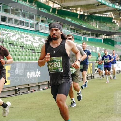 13.09.2026 - 21. swb-Marathon Bremen Michael Burmester http://msf.ph/oto/10434765 13.09.2026 13:05:16 Laufen im Stadion 178, 209, 210, 217, 244, 323, 394, 534, 536, 565, 647, 784, 881, 891, 900, 1073, 1239, 1243, 1274, 1307, 1308, 1343, 1373, 1380, 1456, 1479, 1533, 1581, 1627, 1653, 1656, 1687, 1780, 1914, 1932, 1941, 2023, 2076, 2089, 2126, 2241, 2244, 2265, 2301, 2310, 2369, 2430, 2452, 2464, 2602, 2723, 2742, 2764, 2851, 2867, 2872, 2891, 2910, 2919, 2957, 2959, 2985, 3028, 3030, 3115, 3217, 3278, 3320, 3343, 3419, 3425, 3444, 3454, 3485, 3521, 3796, 3909, 242 meine-sportfotos.de