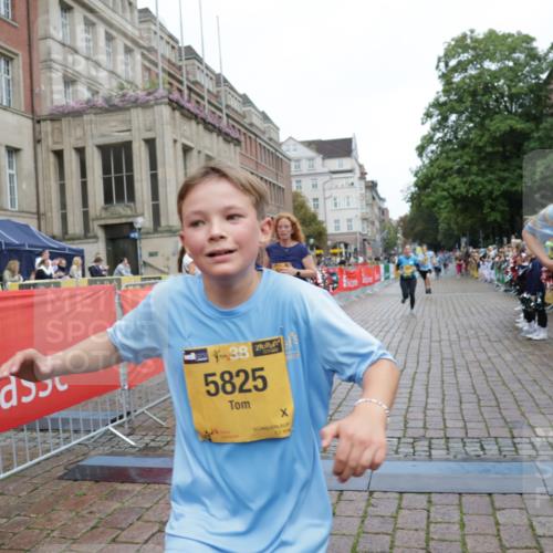 13.09.2026 - Kiel Lauf Yannick Fuchs http://msf.ph/oto/10434785 13.09.2026 09:48:22 Ziel 1047, 1493, 1976, 2656, 2671, 2970, 4350, 5185, 5518, 5825, 6464, 7247, 10200, 11954, 122, 218, 366, 872, 1227, 1713, 1743, 2241, 2755, 3735, 3812, 4219, 4225, 4288, 4365, 4460, 4467, 4710, 5215, 6242, 6809, 6942, 7070, 7258, 7481, 8080, 8096, 9694, 9755, 10823, 11396, 11654, 12007, 12167, 12393, 467, 1731, 2676, 2943, 3843, 6239, 7071, 7432, 7448, 8455, 10458, 10729, 11054, 11694, 390, 1743, 3735, 4103, 4365, 4400, 4460, 4952, 6078, 8096, 9697 meine-sportfotos.de