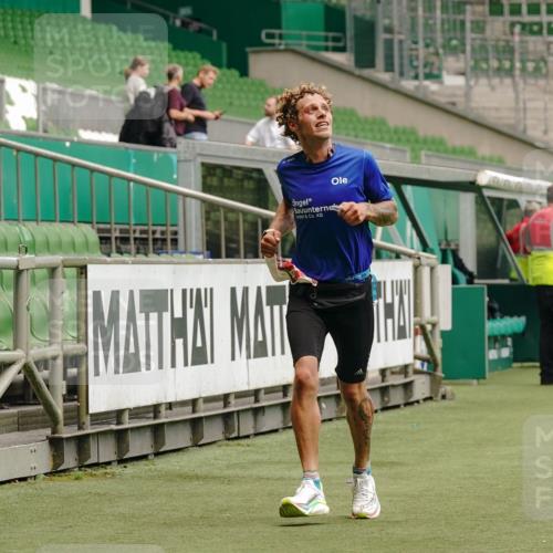 13.09.2026 - 21. swb-Marathon Bremen Michael Burmester http://msf.ph/oto/10434808 13.09.2026 12:37:06 Laufen im Stadion 365, 466, 658, 850, 1090, 1288, 1385, 1485, 1583, 1754, 1993, 2073, 2585, 3617, 7244, 7692, 7768, 8075, 8081, 8729, 13033, 299, 525, 919, 1089, 1212, 1606, 1629, 2072, 5428, 7741 meine-sportfotos.de